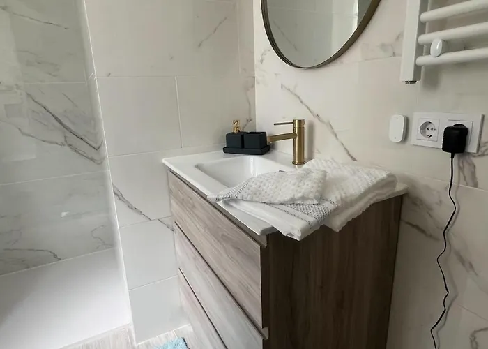 Apartment Garden Oasis *