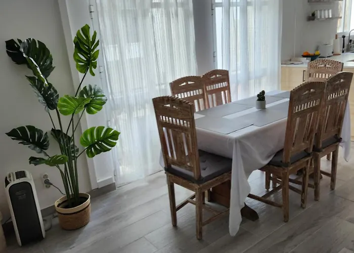 Apartment Garden Oasis *